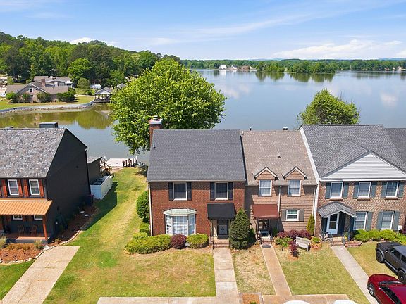 3rd image of 409 Lakepoint Dr