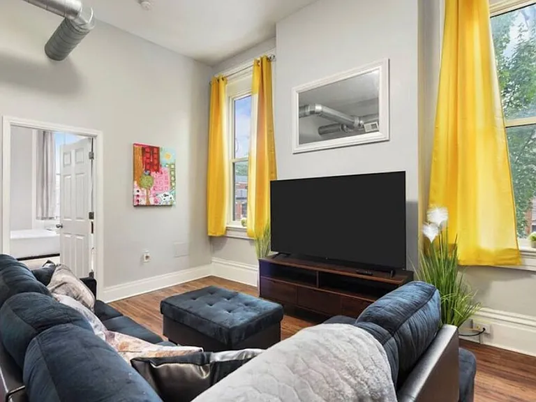 2134 East Carson Street — Photo 4