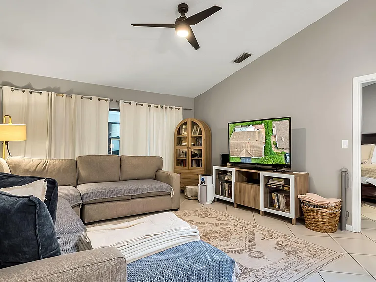 4335 Palm Forest Dr N — Photo 14