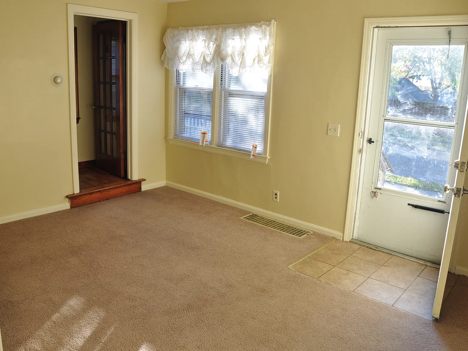 2 bed, 720 sqft, $1,000 — Photo 2