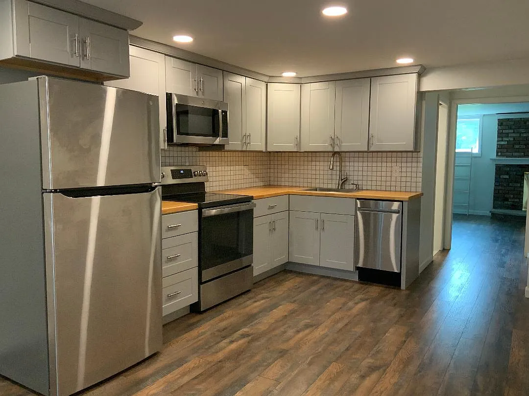 1 bed, 700 sqft, $1,700 — Photo 3