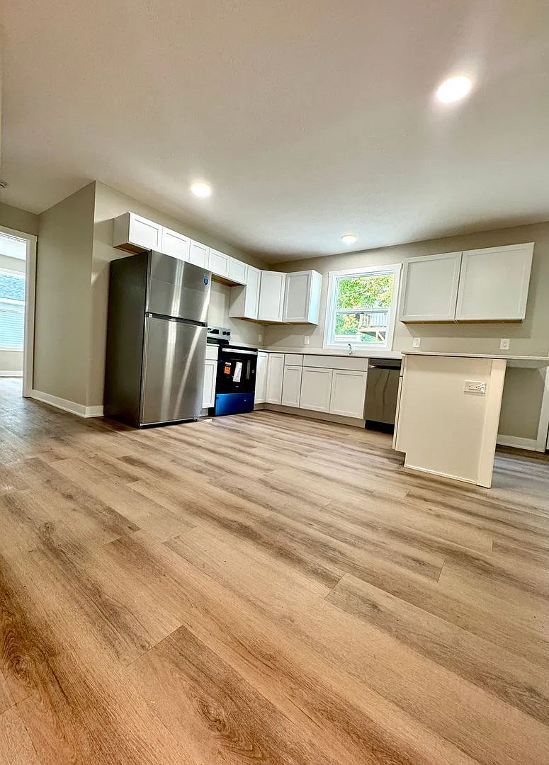 3 bed, 3.0 bath, $1,295 — Photo 4