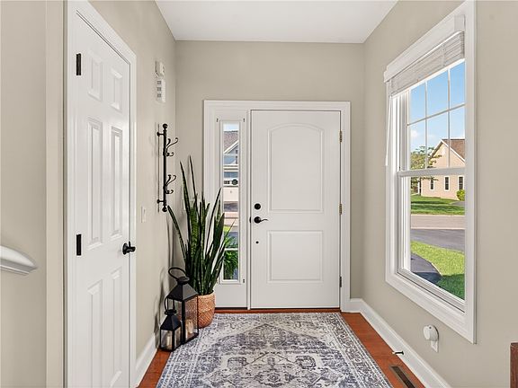 3rd image of 212 Bretlyn Cir