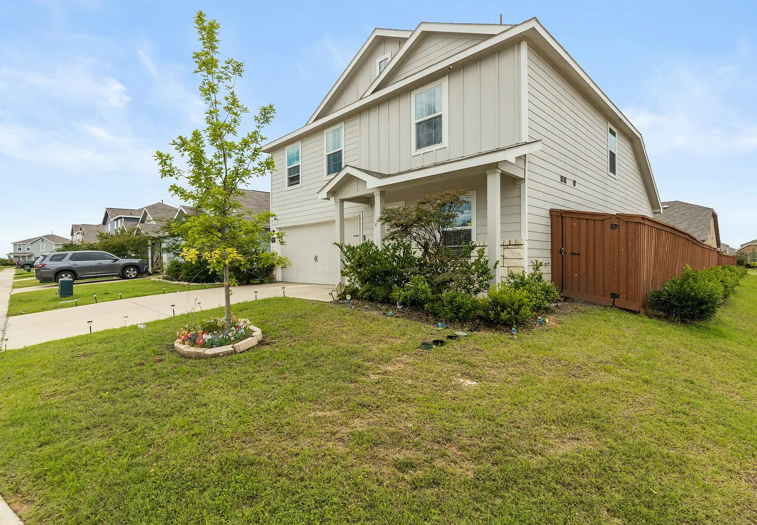 2915 Acacia Dr — Photo 2