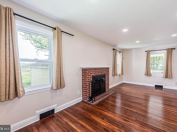 4th image of 2705 Spring Hill Rd