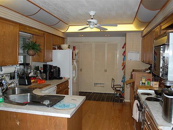 4th image of 2502 S West Shore Blvd