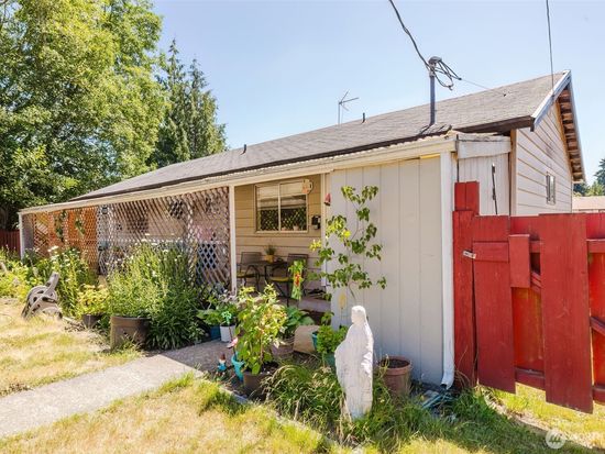 1135 Callahan Drive #A & B, Bremerton, WA 98310