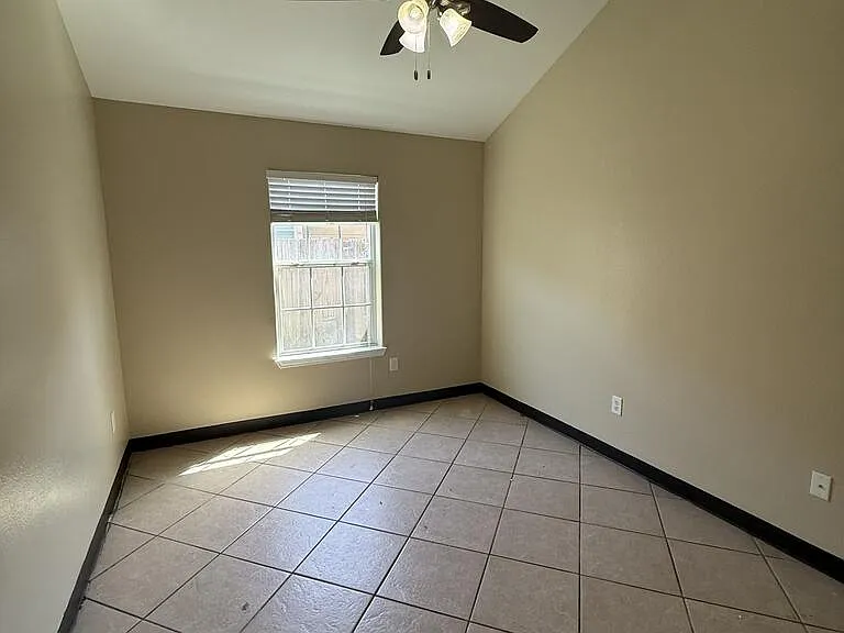 212 S Kossuth St #B — Photo 3