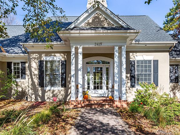 3rd image of 2419 Golf View Dr