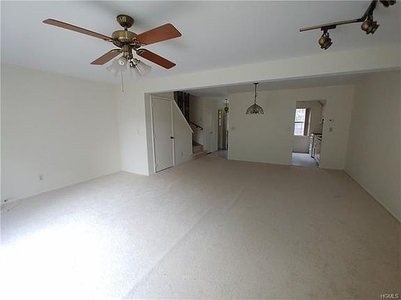 4th image of 10 Salem Ct Unit 10