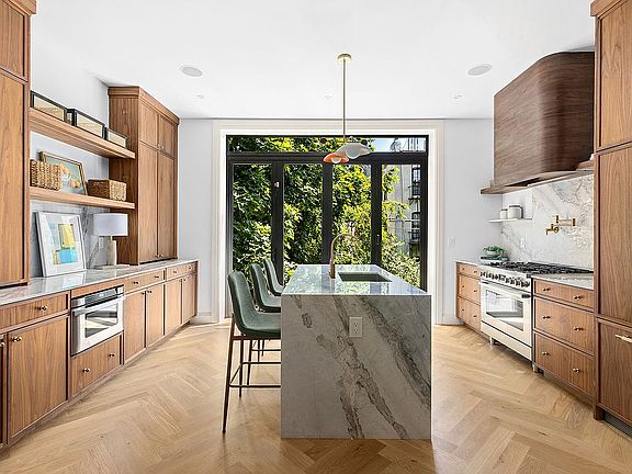 5th image of 748 Hancock St
