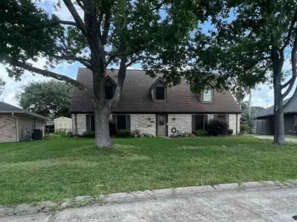 908 Mimosa Dr, Nederland, TX 77627
