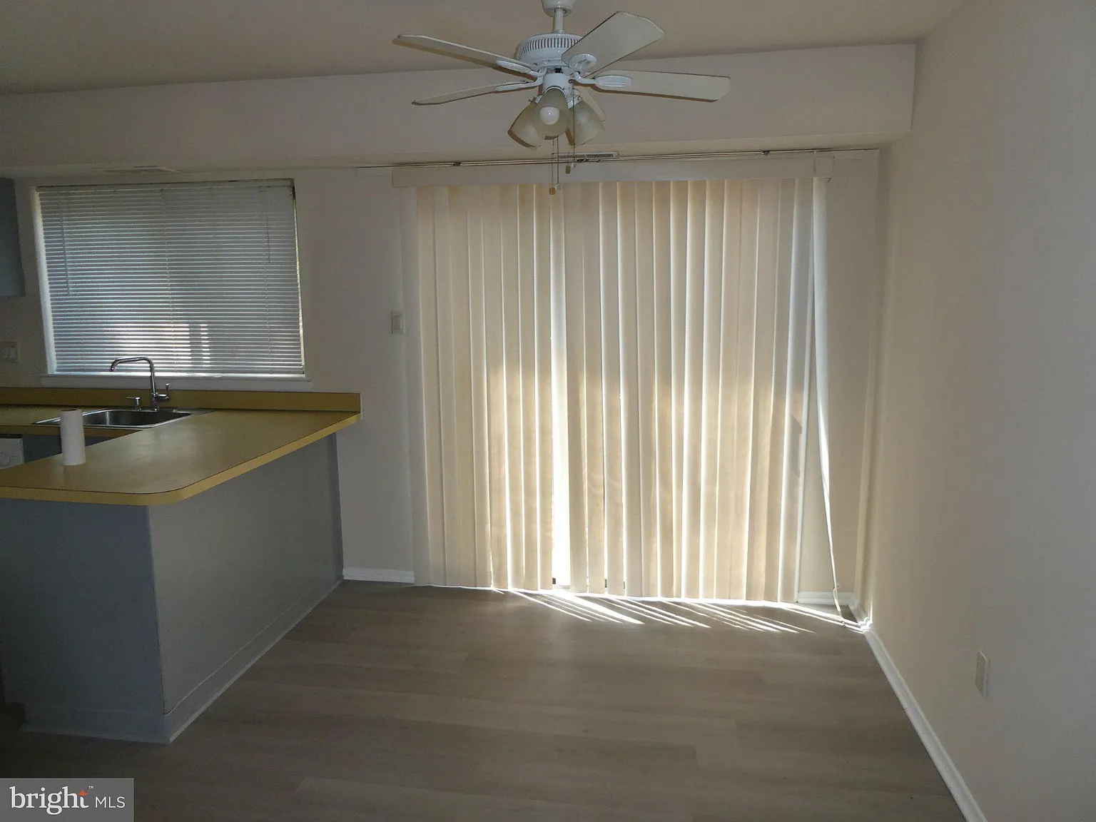 1 bed, 1.5 bath, 857 sqft, $1,800 — Photo 3
