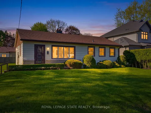 10 Oakley Ct, Hamilton, ON L9G 1T5