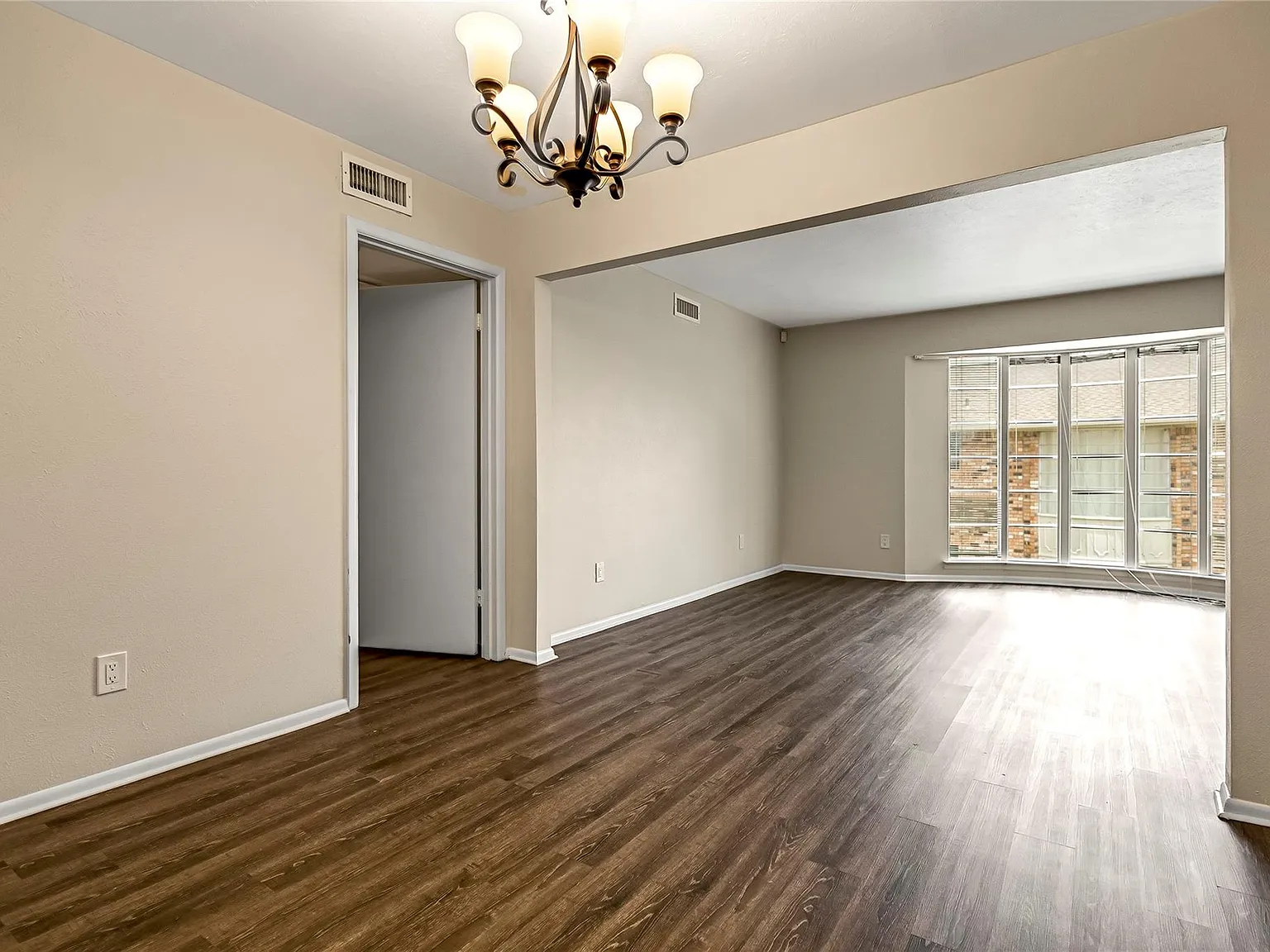 2 bed, 1320 sqft, $1,800 — Photo 4