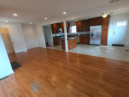 2500 Hessing St Photo 1