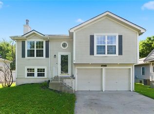 6706 S Brookside Rd, Pleasant Valley, MO 64068