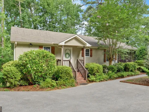 303 River Point Rd, Martin, GA 30557