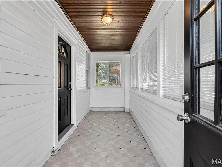 6118 Vermont Ave — Photo 3
