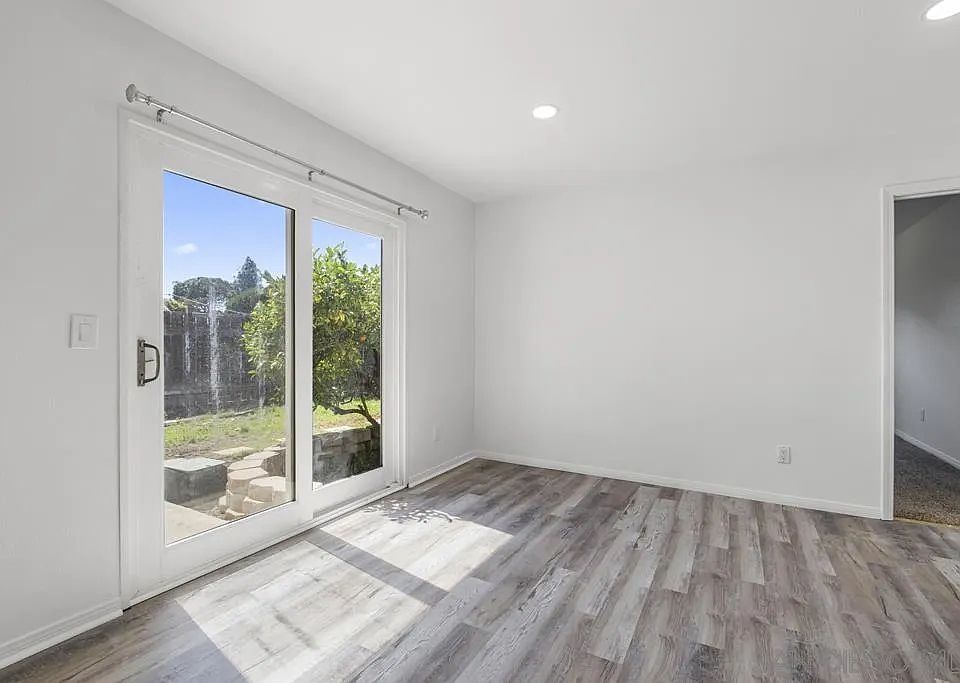 1st image of 251 Sandstone St