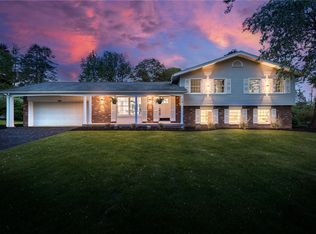 10 Ten Eyke Cir, Pittsford, NY 14534