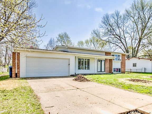 3rd image of 725 Charvel Dr