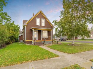 803 E 2nd St, Canton, SD 57013