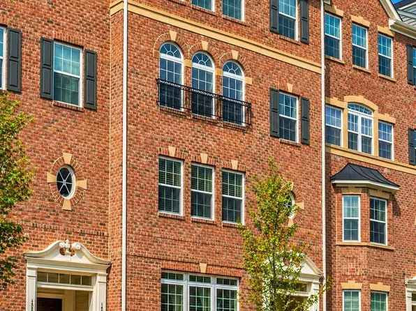 15057 Leicestershire St, Woodbridge, VA 22191