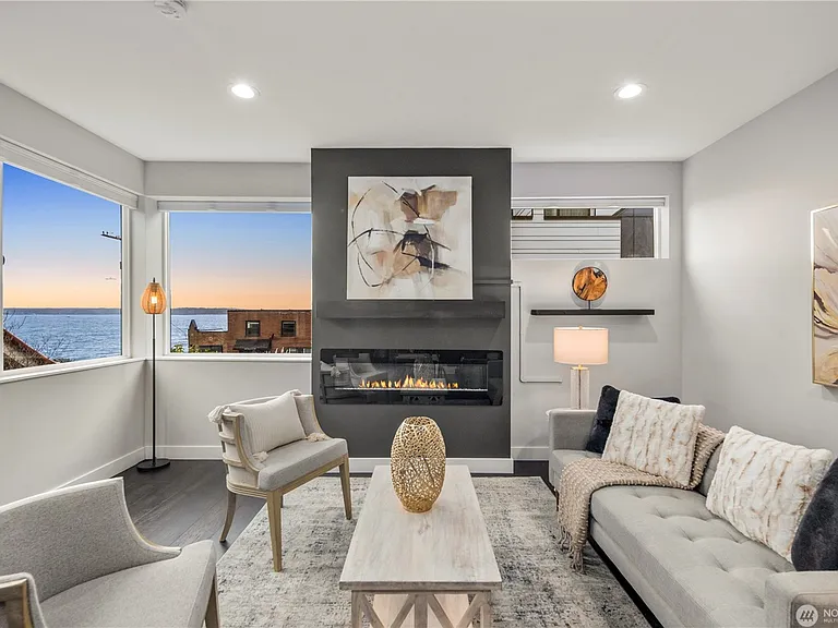 4018 Beach Dr SW — Photo 2