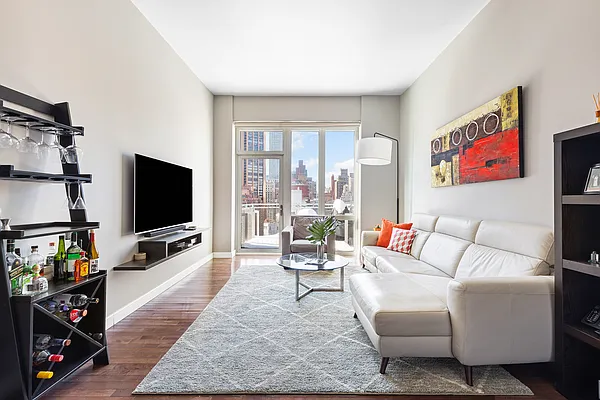 Sold by R New York | media 1