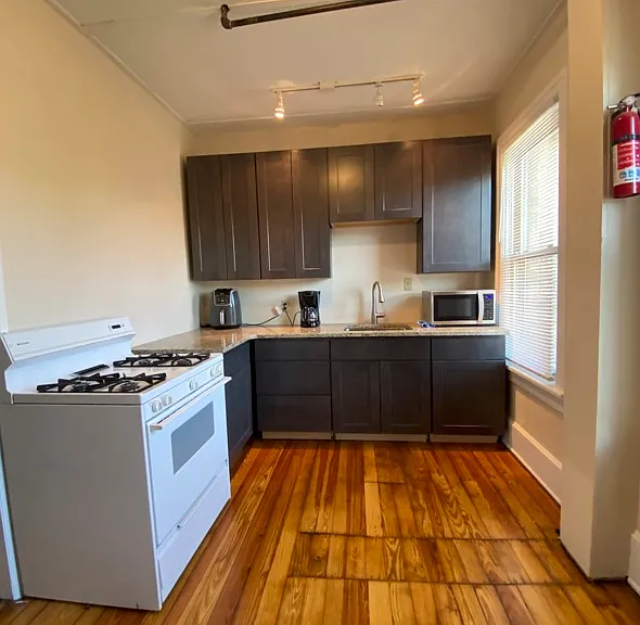 1051 W 4th St #2-1 — Photo 3