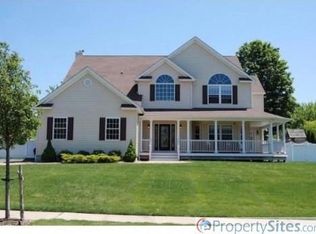 50 Southview Cir, Lake Grove, NY 11755