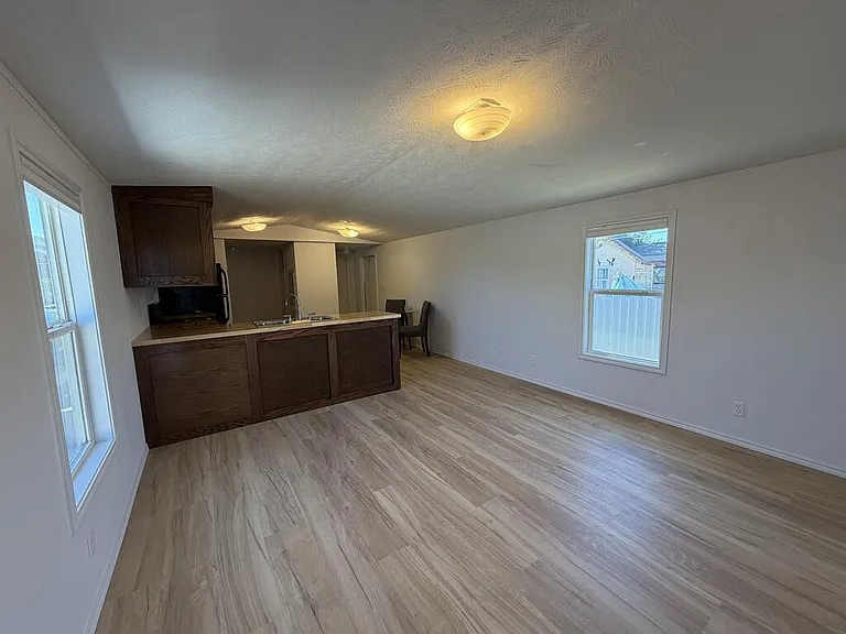 1302 Mobile St — Photo 4