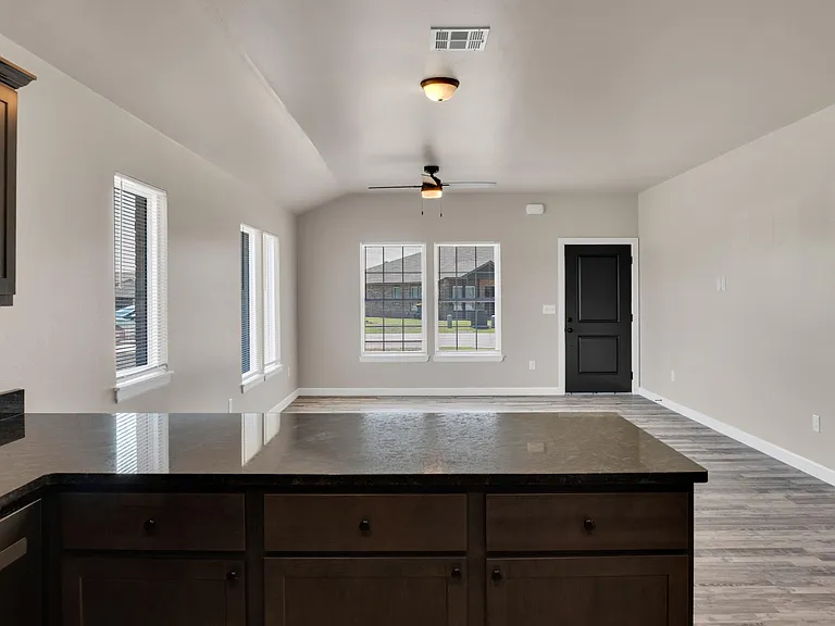 412 Lisa Cir — Photo 5
