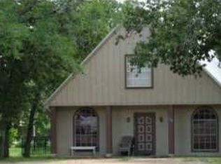 334 Spur 92, La Grange, TX 78945
