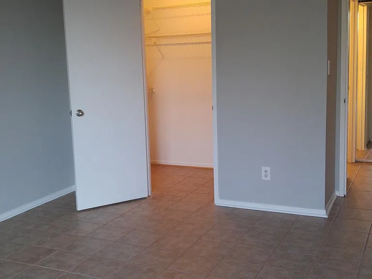2311 Pimmit Dr — Photo 6