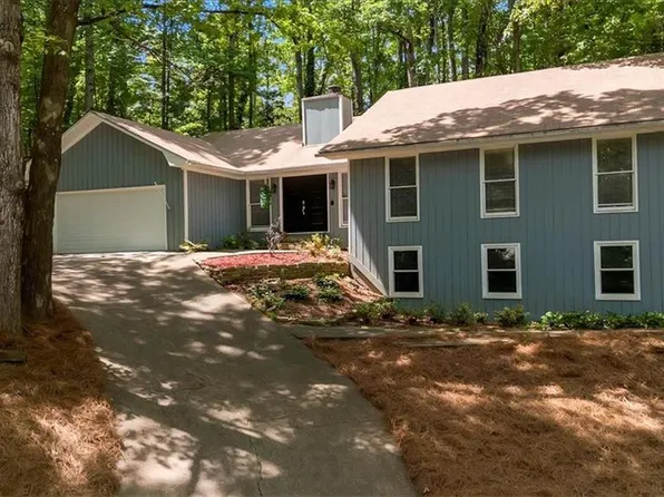 115 Lake Pines Ct, Roswell, GA 30076