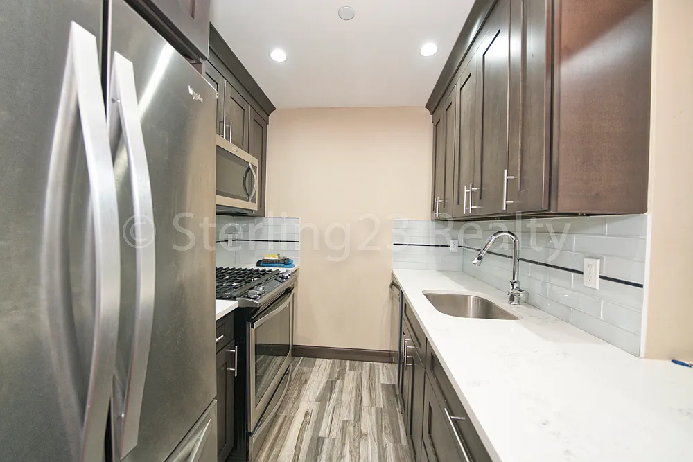 21-08 Steinway St — Photo 3