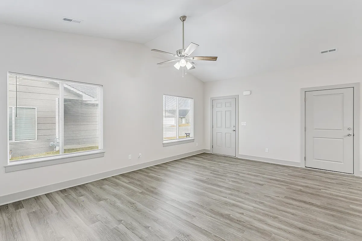 Building Photo - 2933 S Bunker Hill Dr #100