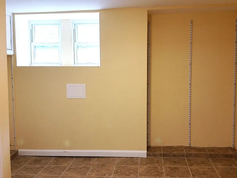209 E 33rd St #1B — Photo 5
