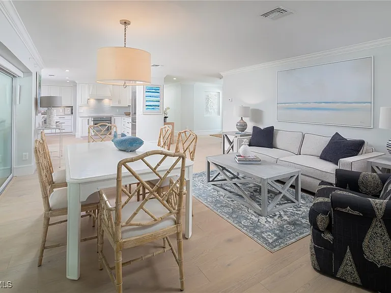 635 Fountainhead Ln — Photo 11