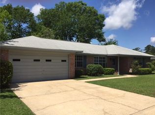 1311 Queen Park Cir, Ocean Springs, MS 39564