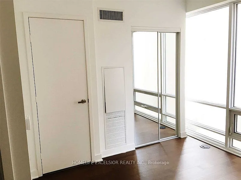 Studio, $2,000 — Photo 4