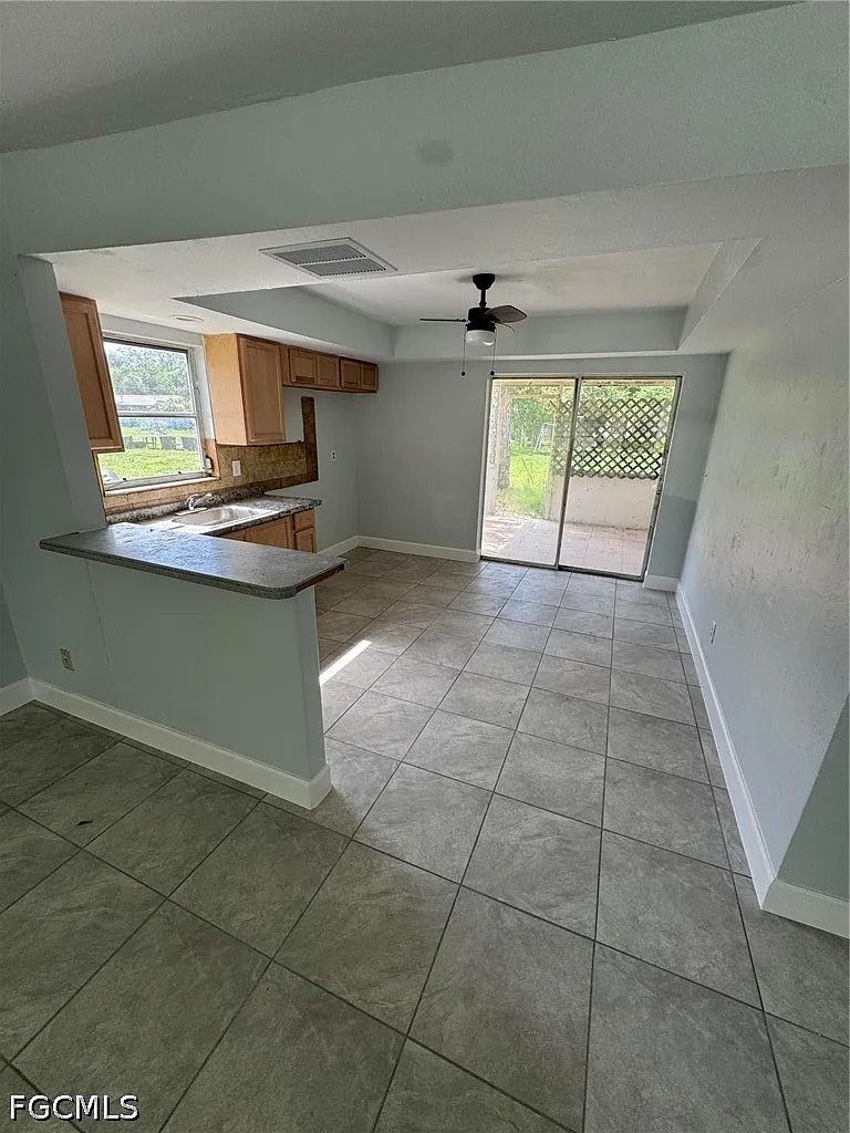 2 bed, 1.0 bath, 822 sqft, $1,200 — Photo 2
