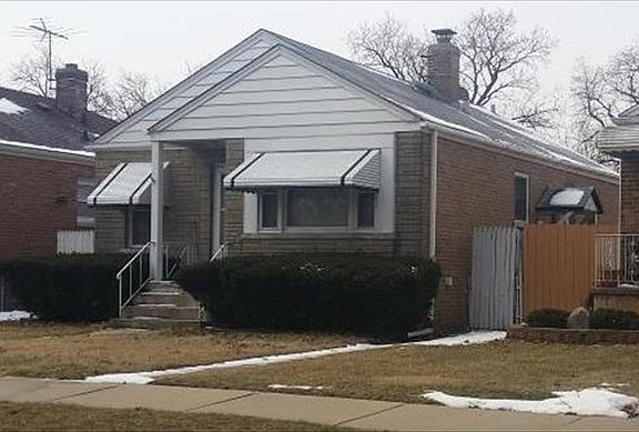 2nd image of 718 Balmoral Ave