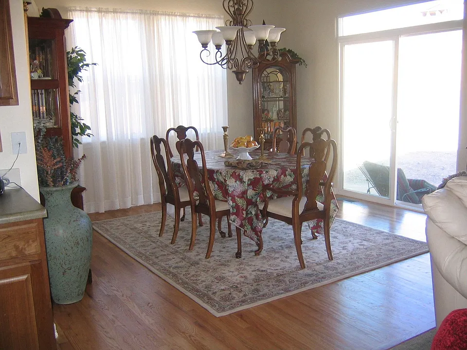 Hardwood floors in DR.
