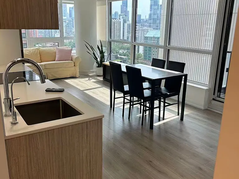 395 Bloor St E #1802 — Photo 1