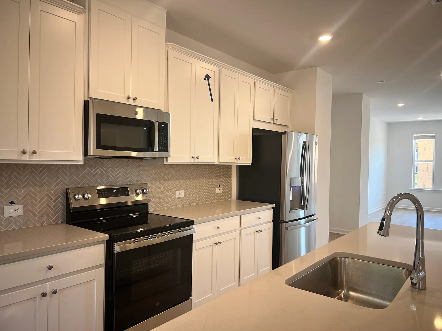 4 bed, 3.5 bath, 2359 sqft, $3,000 — Photo 4