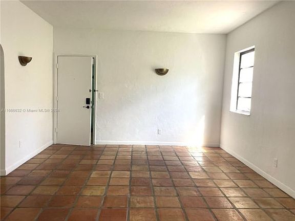 3rd image of 411 Meridian Ave APT 3