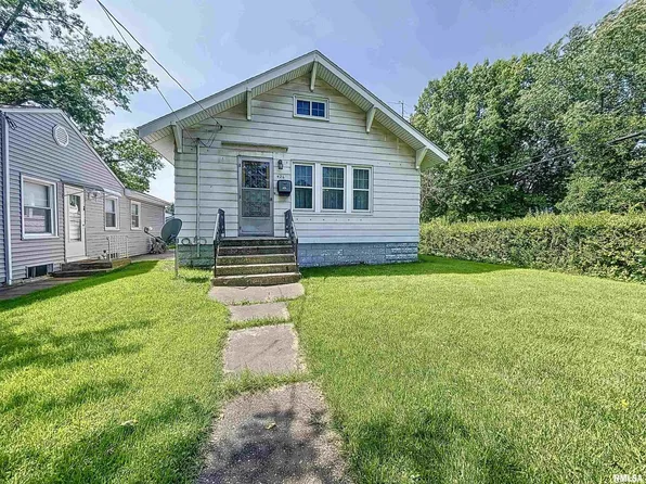 426 10th St, Silvis, IL 61282